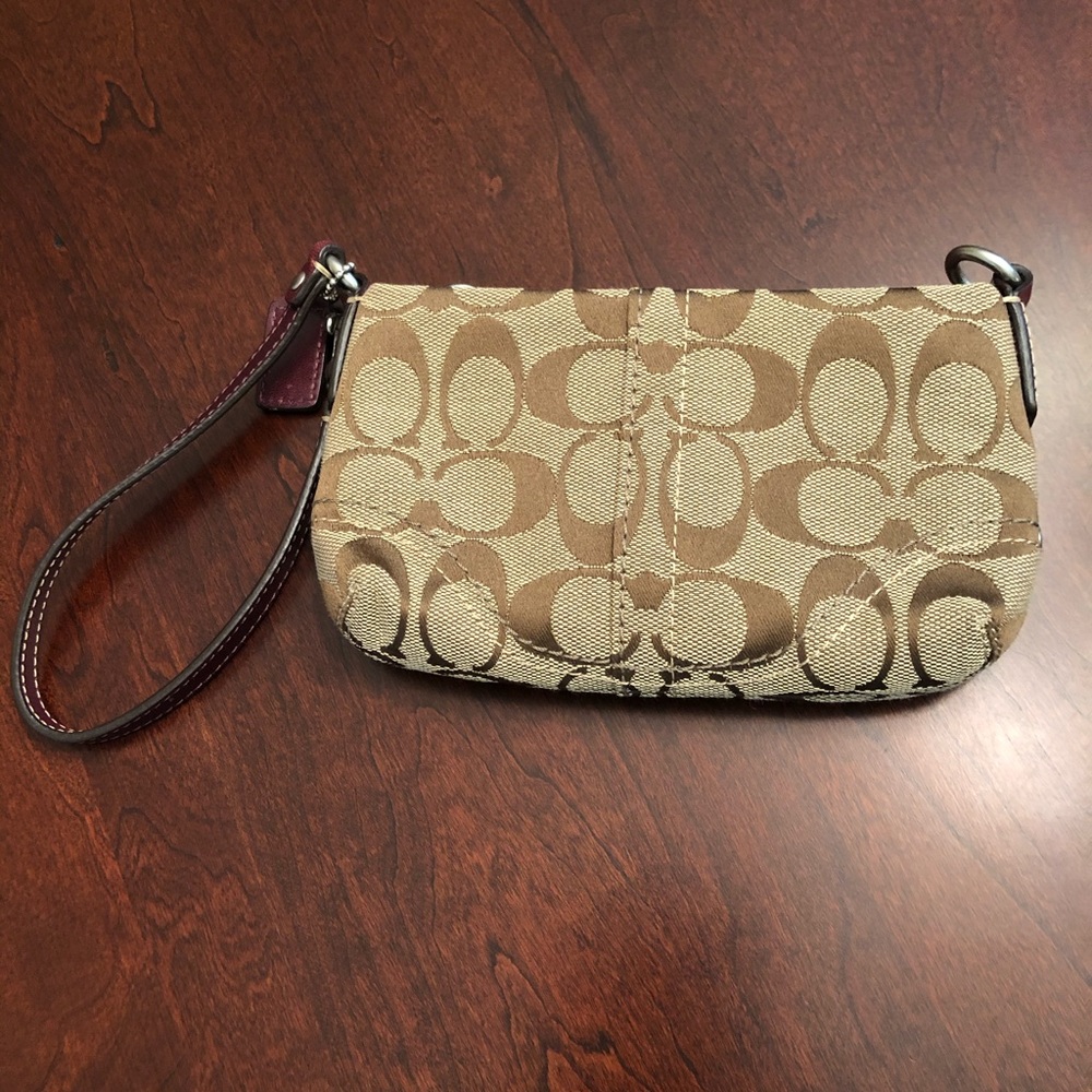 Coach wristlet, excellent condition!